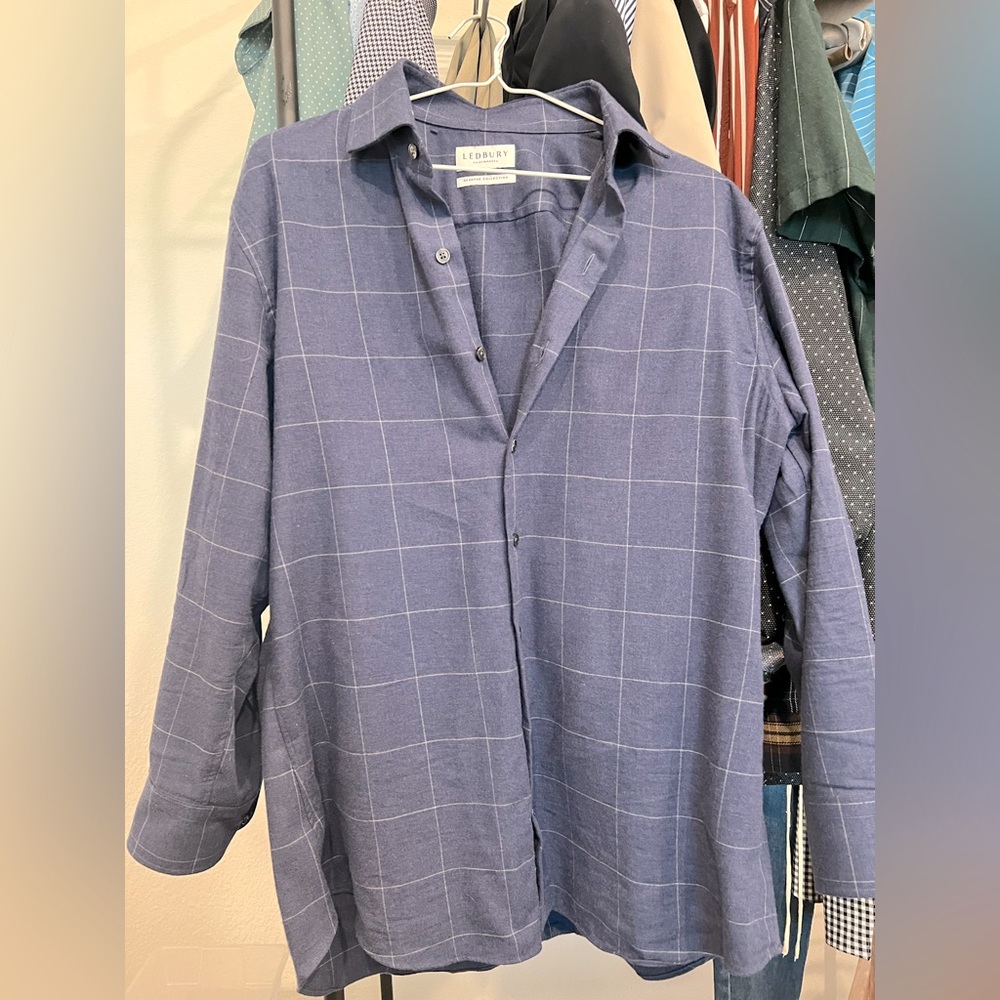 Ledbury reserve collections 92% cotton 8% cashmere size 16.5 neck 33 sleeve